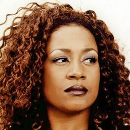 Thea Austin - Jewel's Catch One演員 飾演Self