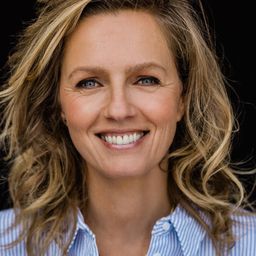 Leonie ter Braak 飾演 Liesbeth