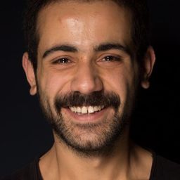 Sezgin Tekin - 誰家女婿演員 飾演Hırsız