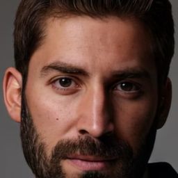 Şakir Güler 飾演 