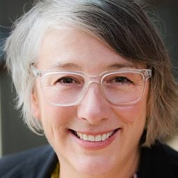 Erica Milsom - 擁抱小熊貓：熊抱青春記製作特輯導演