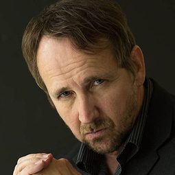 Steven Swadling 飾演 Joseph King
