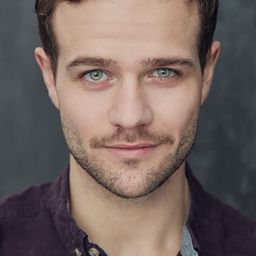 Alan Emrys 飾演 Alan