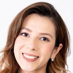 Maria Theresa Gow 飾演 Georgie Leland