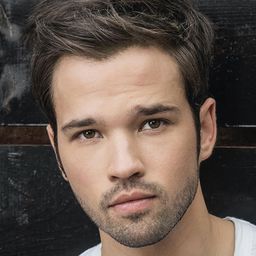 內森·克萊斯 飾演 Elvis (voice)