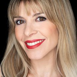 Mara Guil 飾演 Pilar jeune