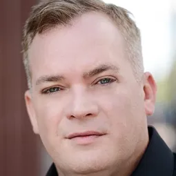 Shawn Fitzgibbon 飾演 Other Cop