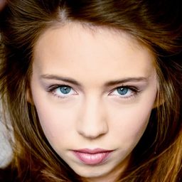 Luna Mijović 飾演 Dija