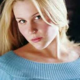 Shannon Kingston 飾演 Ayla / Nias (voice)