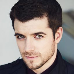 Dan Jeannotte 飾演 Young FBI Agent