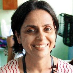 洛芙琳·米希拉 飾演 Smita