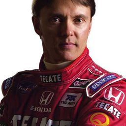 Adrián Fernández 飾演 Young Jaime