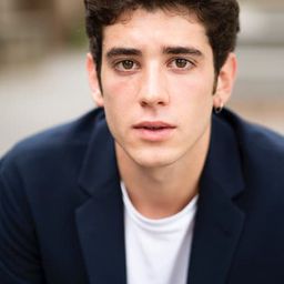 尼可拉·馬歐帕斯 飾演 Hans