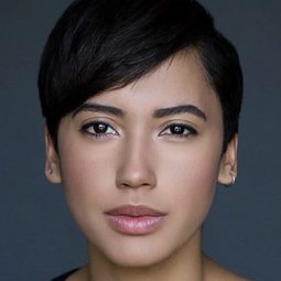 Andy Allo - 昔日英雄演員 飾演Bartender