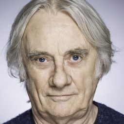 Tom Georgeson 飾演 Det. Supt. Moore