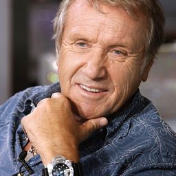 Yves Rénier 飾演 Yvon Radmilo, dit « La Pince », le père de Bao