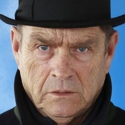 Antonio Marsina 飾演 Arthur Weisser