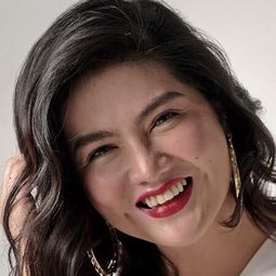 汀波絲·羅瑪那 飾演 Carmela