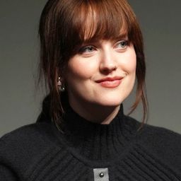 Markella Kavenagh 飾演 Claudia