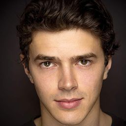 Harry Richardson 飾演 Jamie