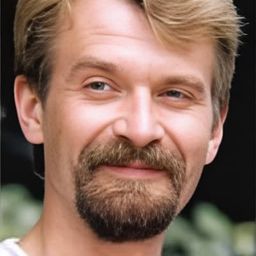 Peteris Vilkaste 飾演 Jim Lazarus