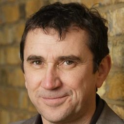 菲爾·丹尼爾斯 - 布勒合唱團：溫布利球場演唱會演員 飾演Self