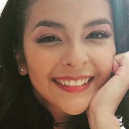 Ari Albarran 飾演 Lolita joven