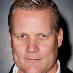 布萊恩·海利 飾演 Officer Krebs