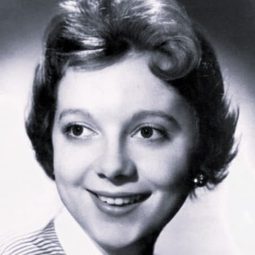 Anna Massey 飾演 Mrs. Arbuthnot