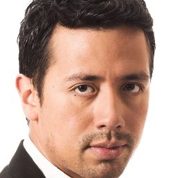 Ariel Sierra 飾演 Officer Gallo