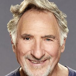 賈德·赫希 - 星耀女孩：好萊塢篇演員 飾演Mr. Mitchell