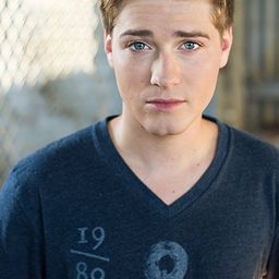 崔維斯·透納 飾演 Spence Avery (voice)