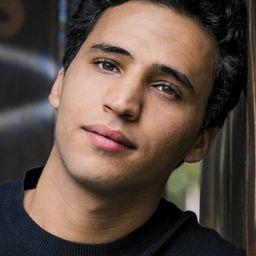 Mohamed Issa 飾演 Tarek