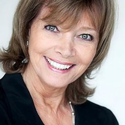 Patricia Harty 飾演 Lois