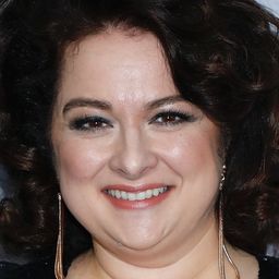 Dierdre Friel 飾演 Big Ant