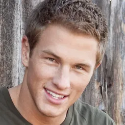 安東尼寇納奇尼 飾演 Elf Ted