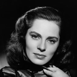 Viveca Lindfors - Backstreet Justice演員 飾演Mrs. Robovit