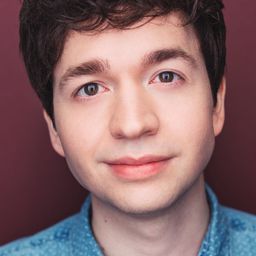 Bryan Burton 飾演 Shy Nerdy Guy