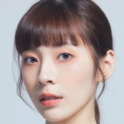 Aileen Huang 飾演 