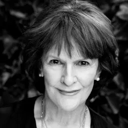 Frances Tomelty 飾演 Fidelma