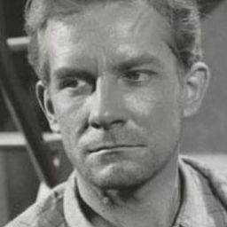 Zbigniew Józefowicz 飾演 Sgt. Kazimierz Rasiński, Radio Operator