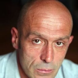 Dominique Bettenfeld 飾演 