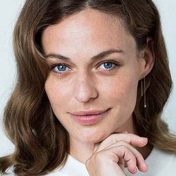 Sarah Grünewald - A Funny Man演員 飾演Vicky