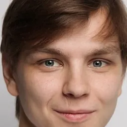 Vasily Rikhter - 飢俄人妻演員 飾演Dima
