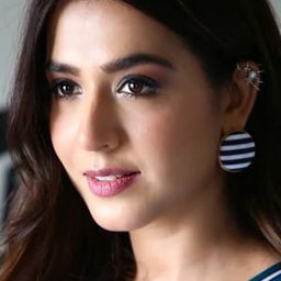 Mansha Pasha 飾演 Aliya Malik