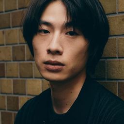 中山 雄鬥 飾演 