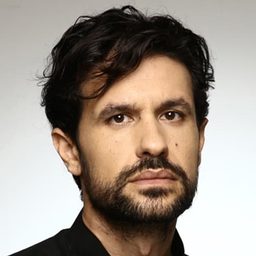 Orfeas Avgoustidis 飾演 Orfeas