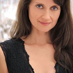 Emily Fradenburgh 飾演 Jane Dykstra / Ericka