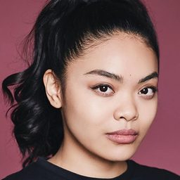 Kim Adis 飾演 Jamie