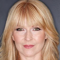 Toyah Willcox 飾演 Estelle Roberts